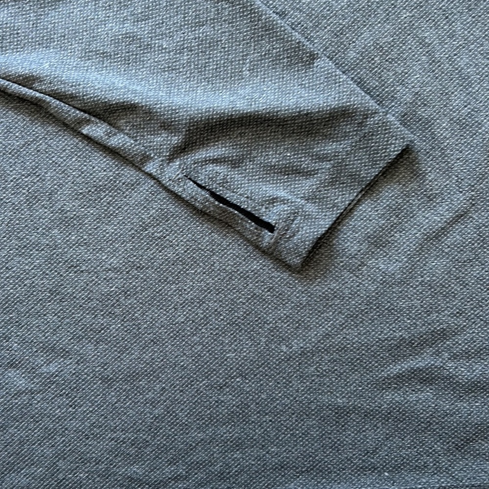 Activewear gray and black shirt - Picture 3 of 4